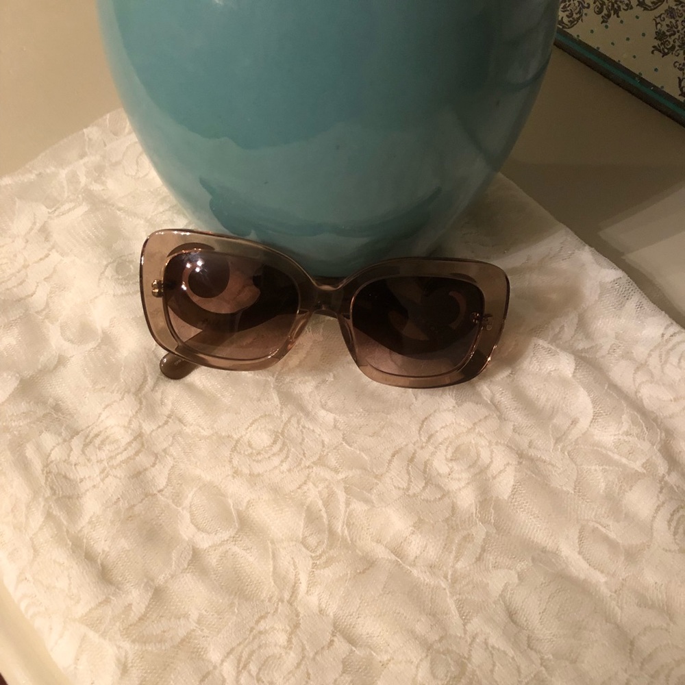 🎀🕶 Prada Sunglasses 🕶🎀